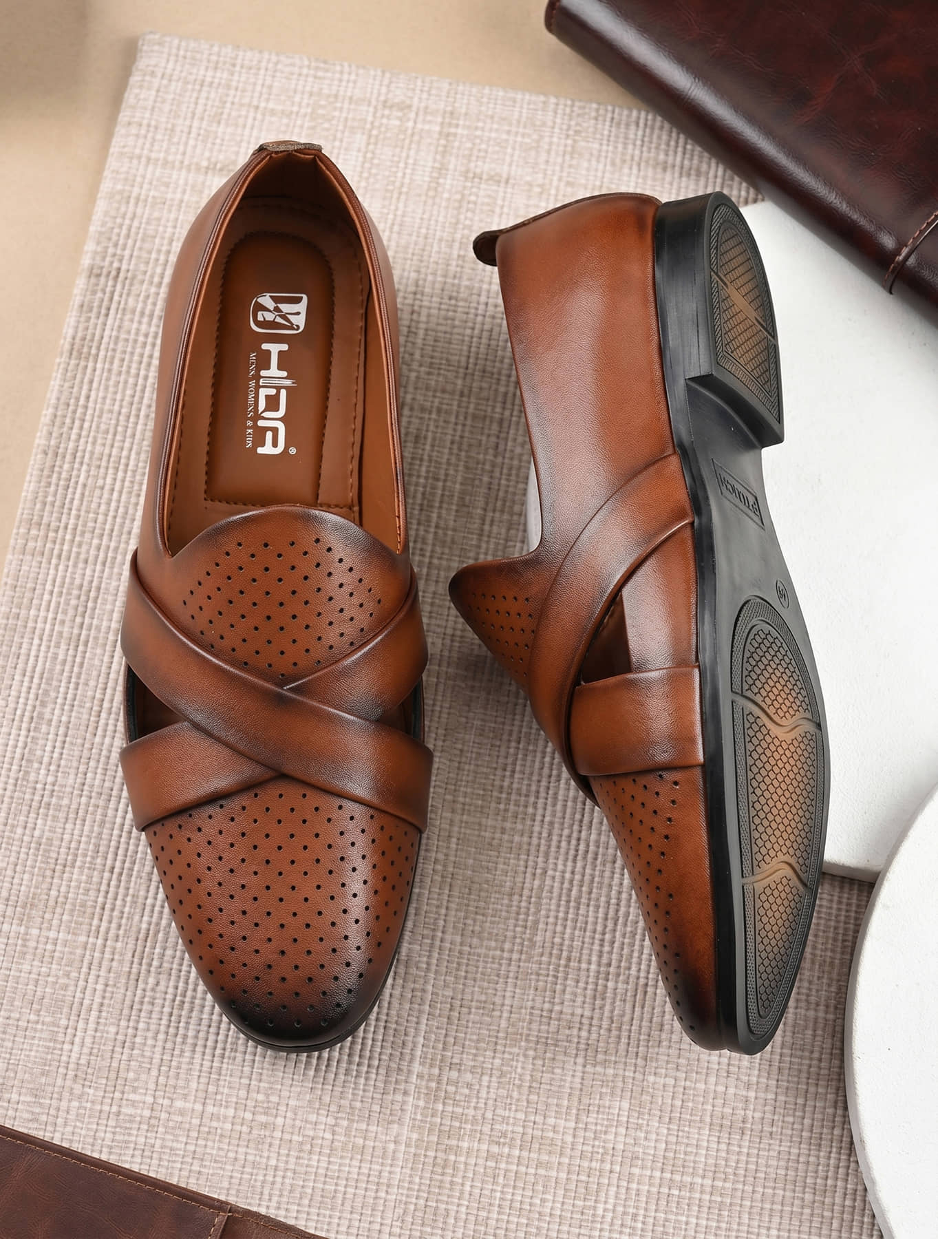 HiDa Tan Men's Mojaris - Ethnic Shoes | Buy online on ZillyBuy