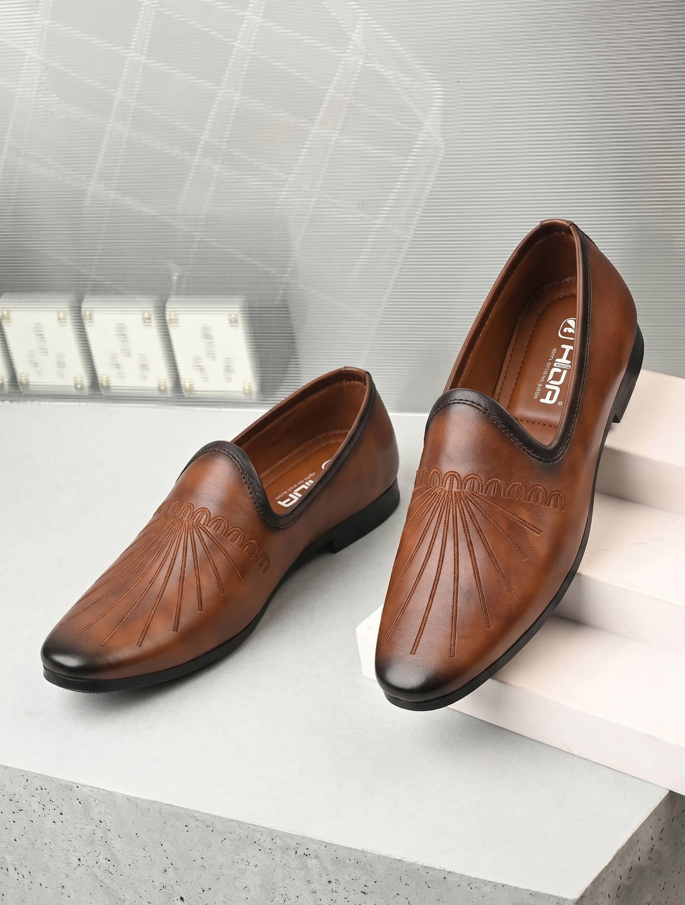 HiDa Black Men's Mojaris - Ethnic Shoes | Buy online on ZillyBuy