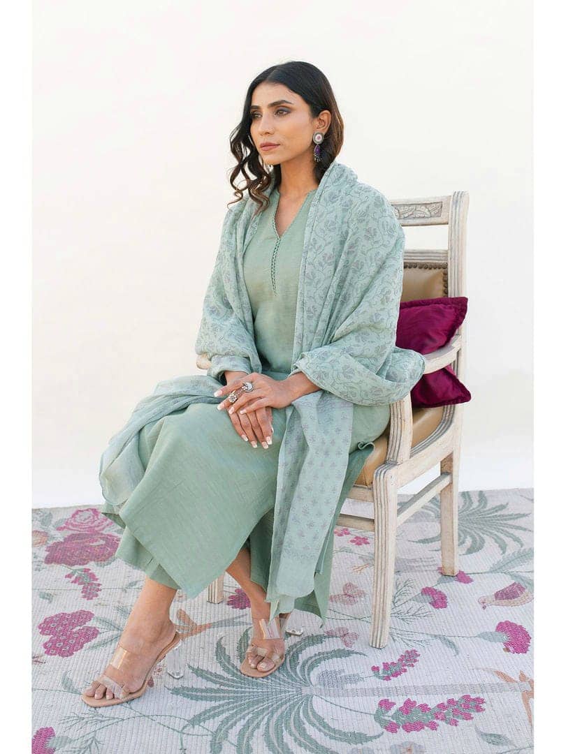 Women Basket Women Cotton Embroidered Straight Kurti With Pants ( Light Green )