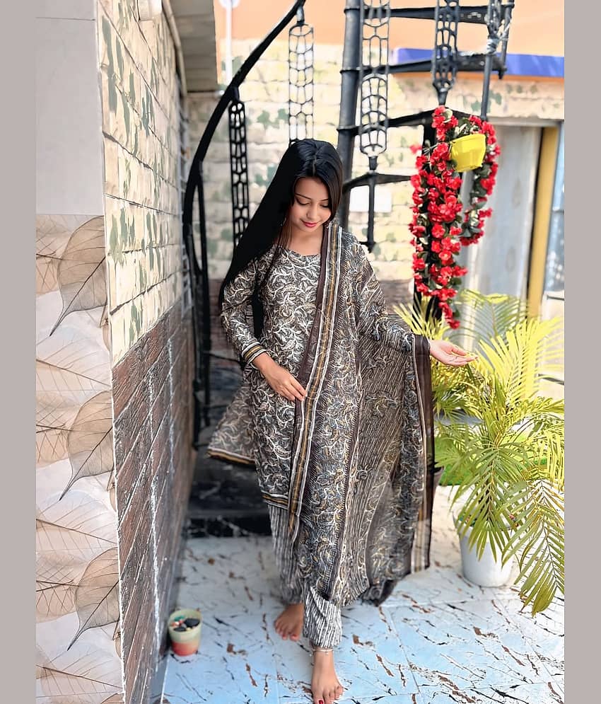 Kashvi Sarees Women's Crepe Unstitched Salwar Suit - Unstitched Fabrics | Buy online on ZillyBuy