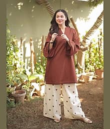 Generic Women Rayon Solid Straight Kurti ( Brown )